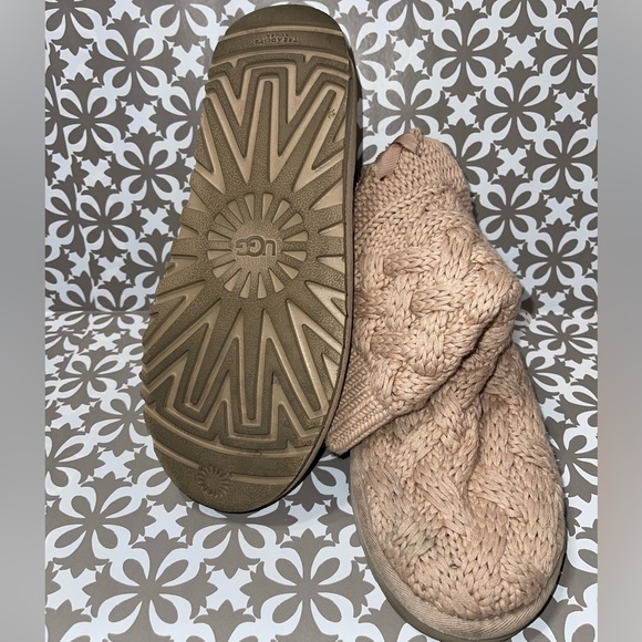 Sweater Lace-Up Back UGGs - Size 8 - Picture 3 of 3